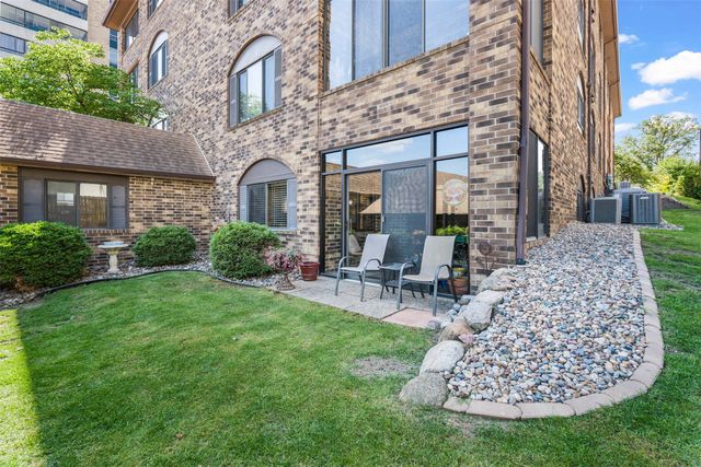 3667 Grand Avenue 2, Des Moines, IA 50312