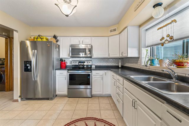 3667 Grand Avenue 2, Des Moines, IA 50312
