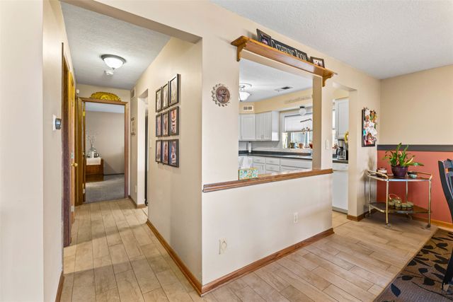 3667 Grand Avenue 2, Des Moines, IA 50312