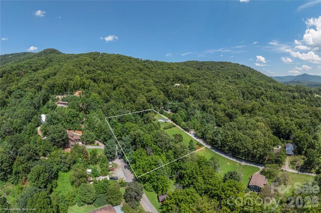 124 Sayles Town Place, Fairview, NC 28730
