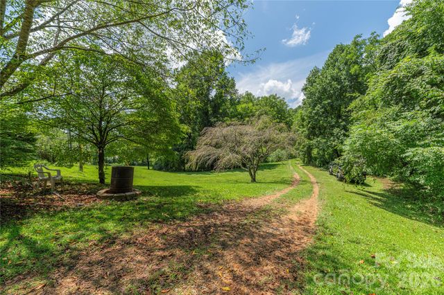 124 Sayles Town Place, Fairview, NC 28730