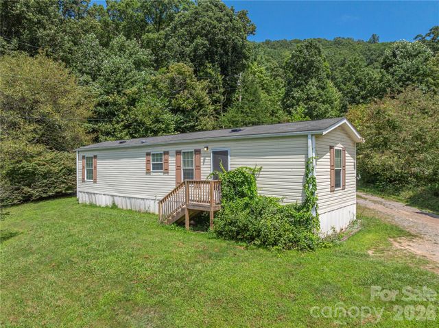 124 Sayles Town Place, Fairview, NC 28730