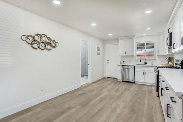 306 W Beechwood Avenue, Pinedale, CA 93650