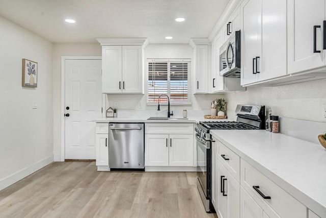 306 W Beechwood Avenue, Pinedale, CA 93650