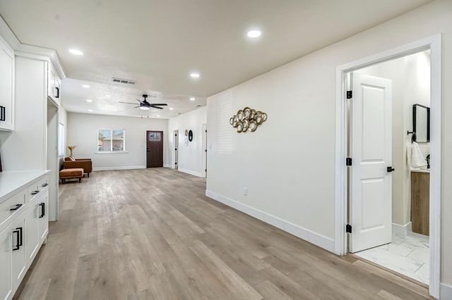 306 W Beechwood Avenue, Pinedale, CA 93650