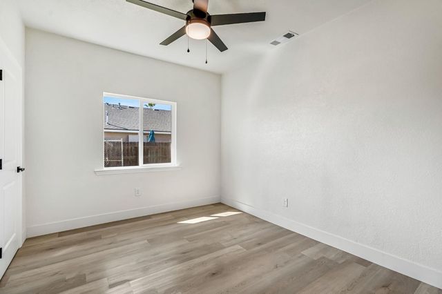 306 W Beechwood Avenue, Pinedale, CA 93650