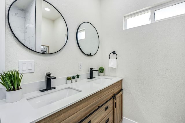 306 W Beechwood Avenue, Pinedale, CA 93650