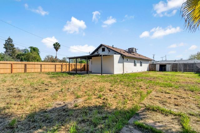 306 W Beechwood Avenue, Pinedale, CA 93650