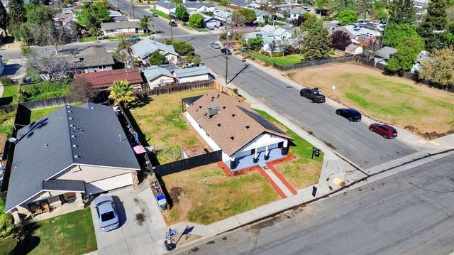 306 W Beechwood Avenue, Pinedale, CA 93650