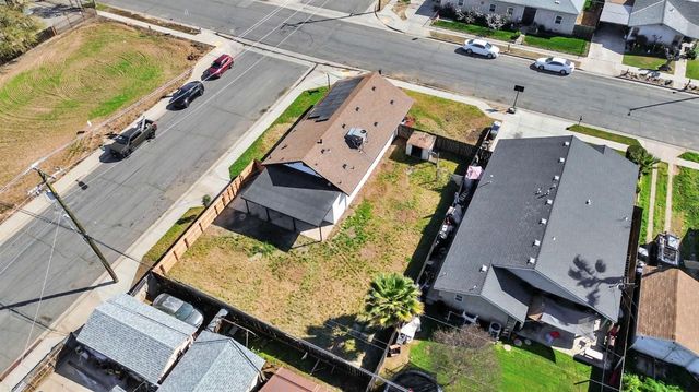 306 W Beechwood Avenue, Pinedale, CA 93650