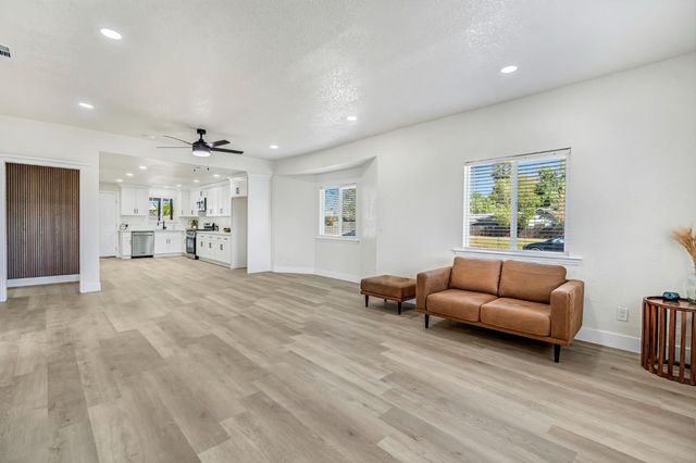 306 W Beechwood Avenue, Pinedale, CA 93650