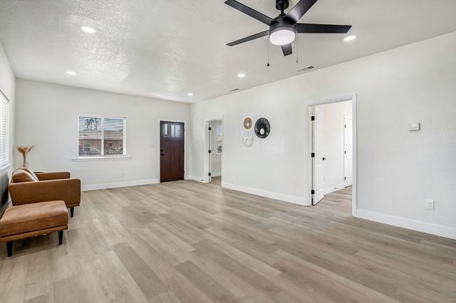 306 W Beechwood Avenue, Pinedale, CA 93650