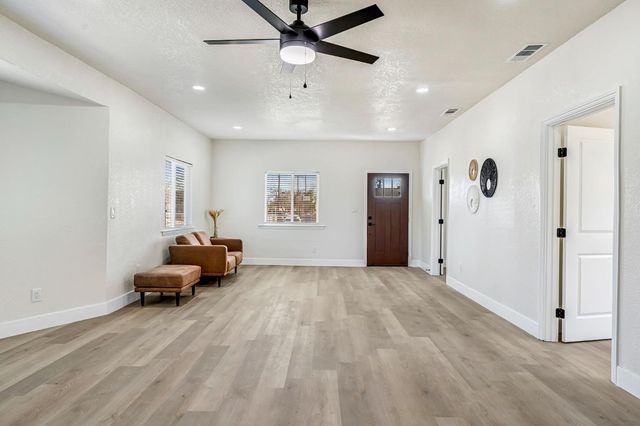 306 W Beechwood Avenue, Pinedale, CA 93650