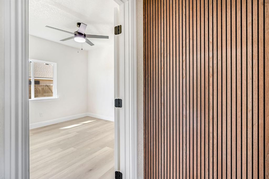 Image 20 of property listing at 306 W Beechwood Avenue, Pinedale, CA 93650