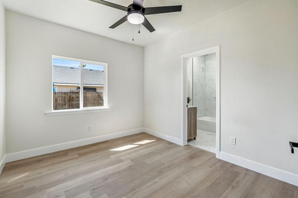 Image 21 of property listing at 306 W Beechwood Avenue, Pinedale, CA 93650