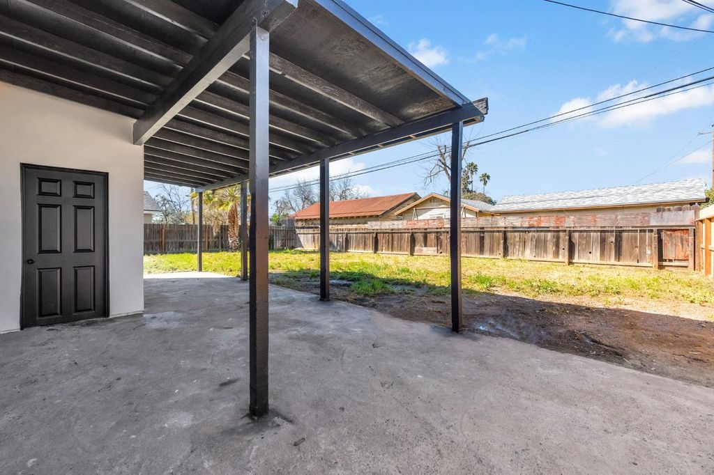 Image 26 of property listing at 306 W Beechwood Avenue, Pinedale, CA 93650