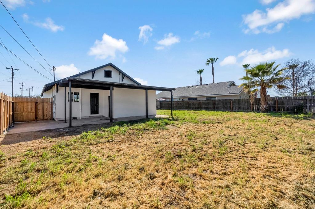 Image 27 of property listing at 306 W Beechwood Avenue, Pinedale, CA 93650
