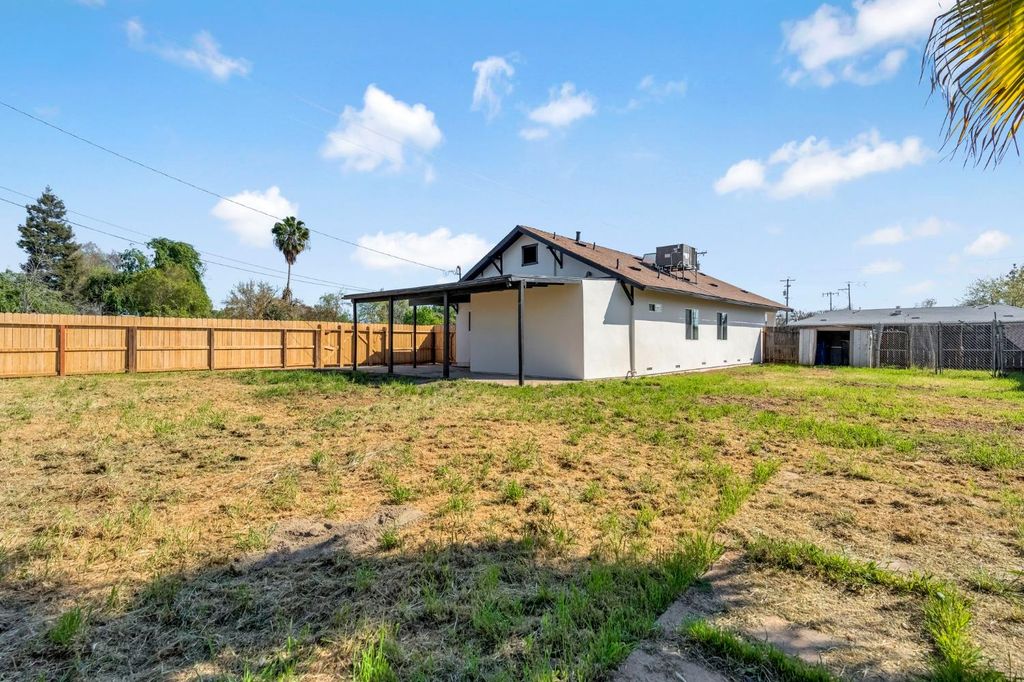 Image 28 of property listing at 306 W Beechwood Avenue, Pinedale, CA 93650