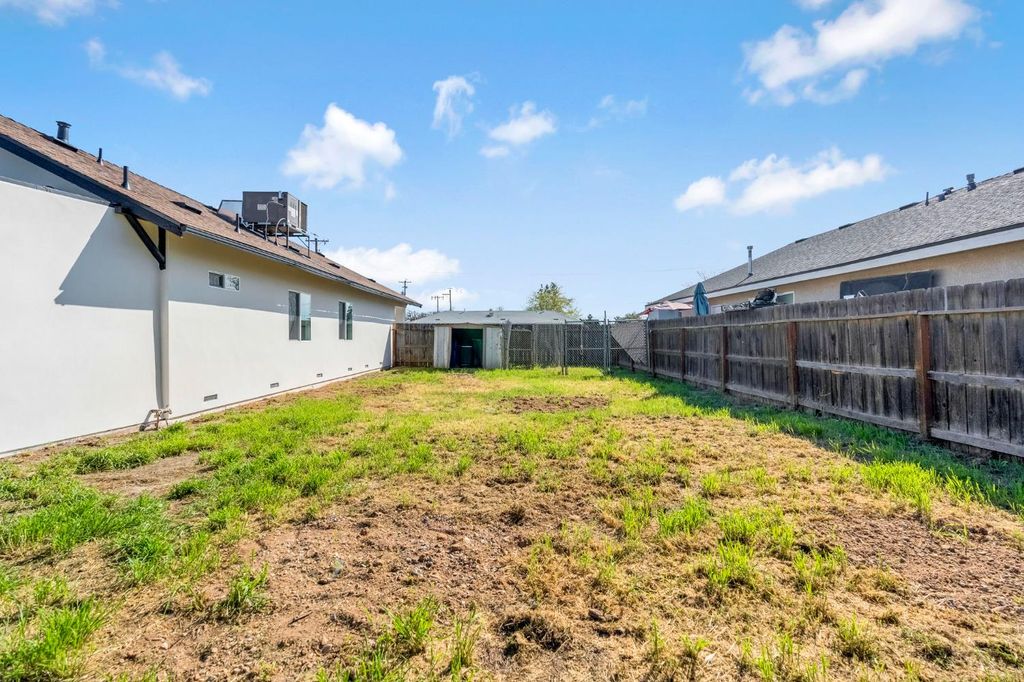 Image 29 of property listing at 306 W Beechwood Avenue, Pinedale, CA 93650