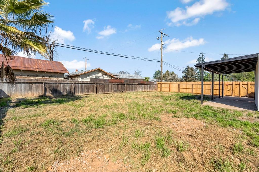 Image 30 of property listing at 306 W Beechwood Avenue, Pinedale, CA 93650