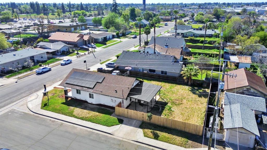 Image 33 of property listing at 306 W Beechwood Avenue, Pinedale, CA 93650