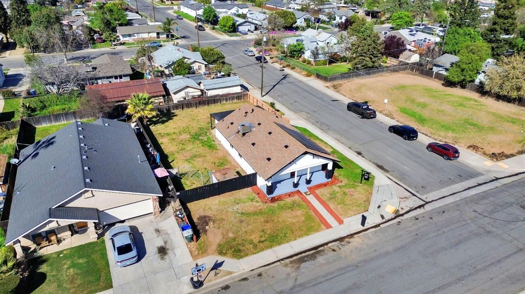 Image 35 of property listing at 306 W Beechwood Avenue, Pinedale, CA 93650