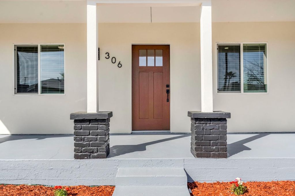 Image 4 of property listing at 306 W Beechwood Avenue, Pinedale, CA 93650