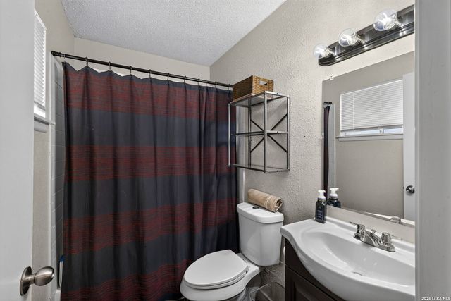 5826 CLIFF WALK DR, San Antonio, TX 78250