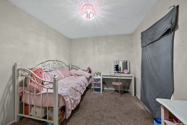 5826 CLIFF WALK DR, San Antonio, TX 78250