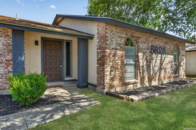 5826 CLIFF WALK DR, San Antonio, TX 78250