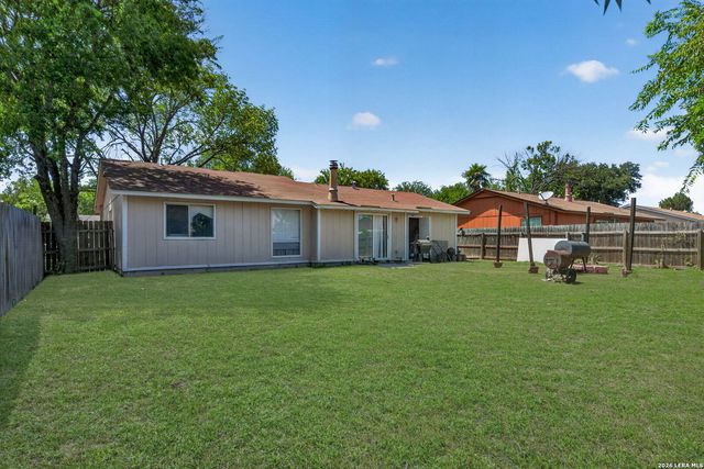 5826 CLIFF WALK DR, San Antonio, TX 78250