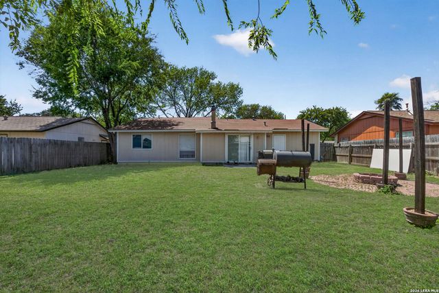 5826 CLIFF WALK DR, San Antonio, TX 78250