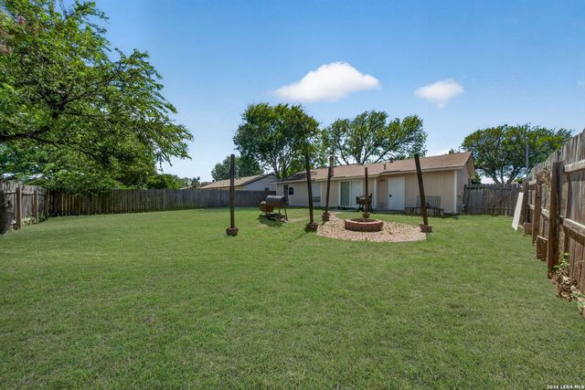 5826 CLIFF WALK DR, San Antonio, TX 78250