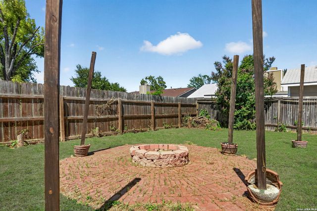 5826 CLIFF WALK DR, San Antonio, TX 78250