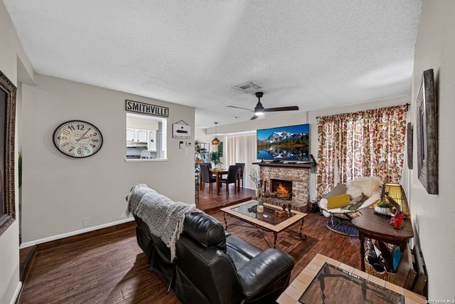 5826 CLIFF WALK DR, San Antonio, TX 78250