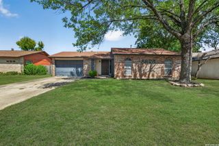 5826 CLIFF WALK DR, San Antonio, TX 78250