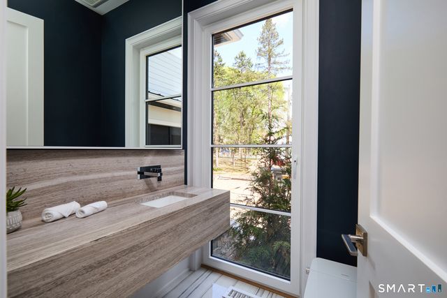 11 Wake Robin Road, Westport, CT 06880