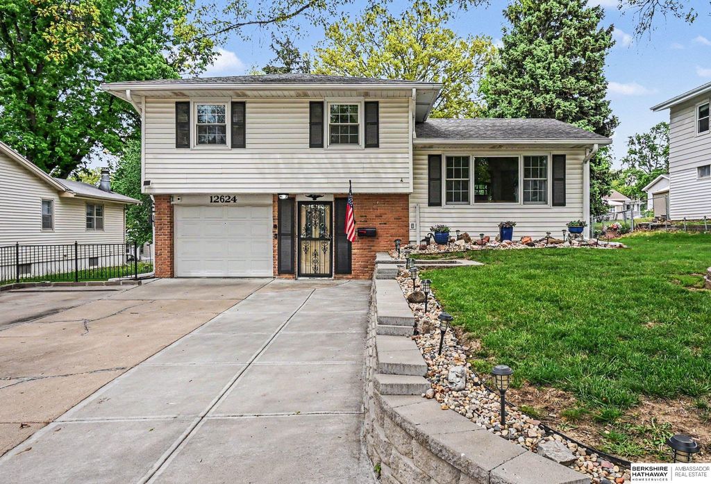12624 O Street, Omaha, NE 68137