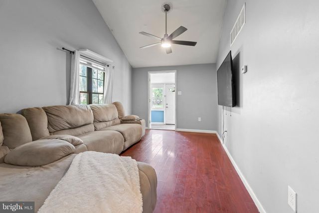 1 CROSS RD, Pine Hill, NJ 08021