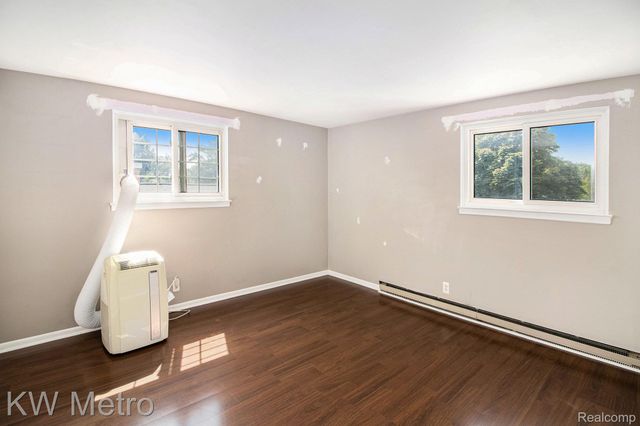 22948 Lingemann Street, St. Clair Shores, MI 48080