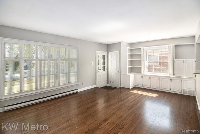 22948 Lingemann Street, St. Clair Shores, MI 48080