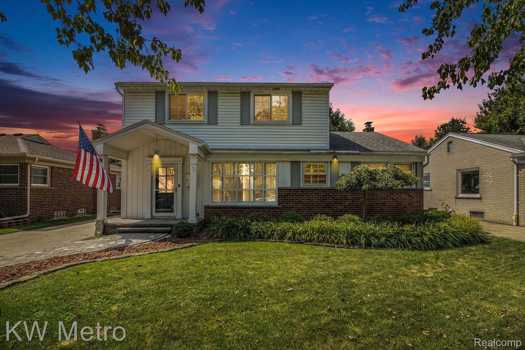 22948 Lingemann Street, St. Clair Shores, MI 48080