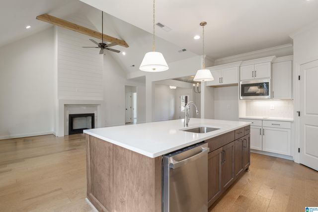 657 LIME CREEK WAY, Chelsea, AL 35043