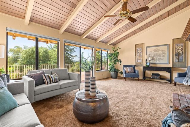 23103 Sunset Ridge Dr, Auburn, CA 95602
