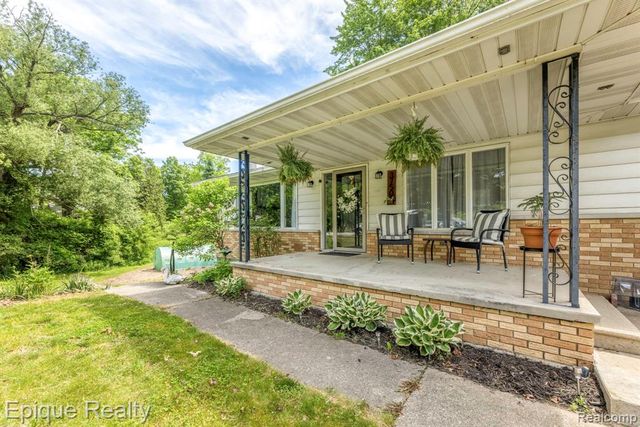3750 Parker Road, Fort Gratiot, MI 48059