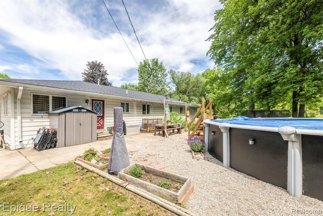 3750 Parker Road, Fort Gratiot, MI 48059