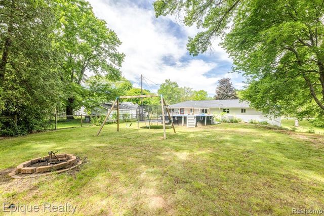3750 Parker Road, Fort Gratiot, MI 48059