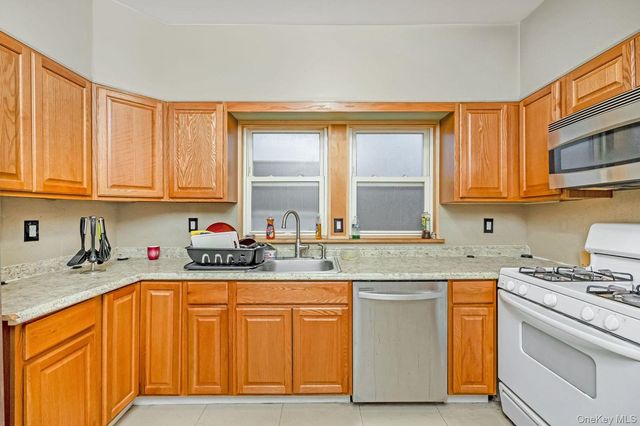 42-28 159th Street, Flushing, NY 11358