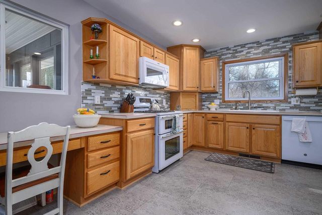 W11057 Thistledown Drive, Lodi, WI 53555