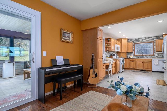 W11057 Thistledown Drive, Lodi, WI 53555